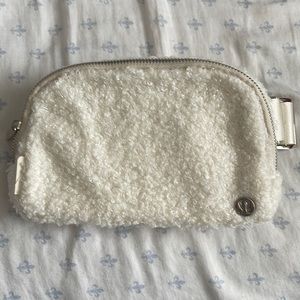 Lululemon Everywhere Belt Bag